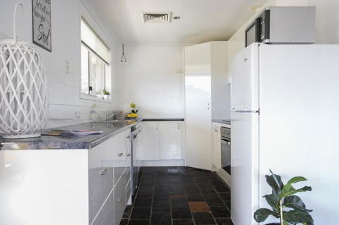 Canberra Cres 2E Burrill Lake, Upstairs Apartment - Surfers Paradise Gold Coast 1