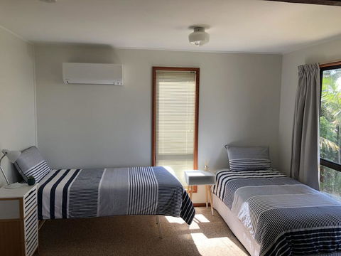 Canberra Cres 42 Burrill Lake - Surfers Paradise Gold Coast 1