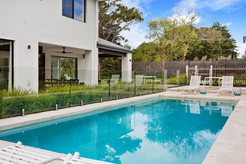 CATALINA - MOUNT ELIZA - Surfers Paradise Gold Coast 0
