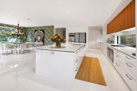 CATALINA - MOUNT ELIZA - Surfers Paradise Gold Coast 3