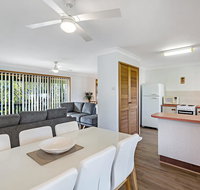 Catalina 12 Holiday House - Walk to Beaches - Surfers Paradise Gold Coast