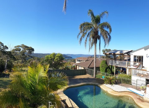 Central Coast Getaway 4B Family Holiday Home - Surfers Paradise Gold Coast 0
