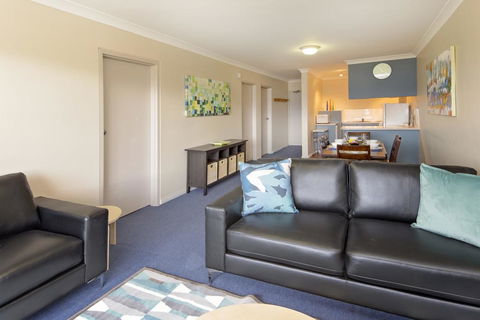Central Park 7 - The Convenience Of Location & The Warmth Of Comfortable Living - Surfers Paradise Gold Coast 1