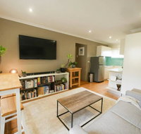 Chic Pet Friendly  500m to the Beach w/ parking - Surfers Paradise Gold Coast