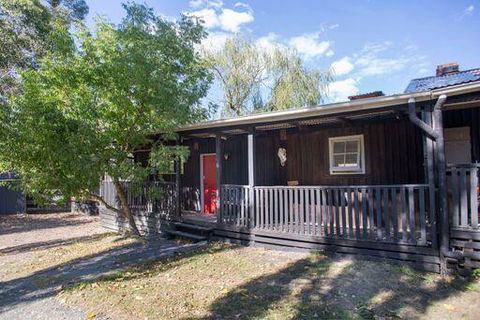 Chum Creek Hut - Surfers Paradise Gold Coast 2