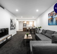 CITY APARTMENT and FREE CITY TOUR BUS NEARBY - Surfers Paradise Gold Coast