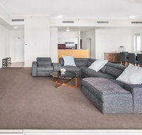 City-Centre Apartment With River Views and Balcony - Surfers Paradise Gold Coast