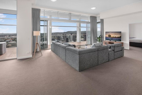 City-Centre Apartment With River Views And Balcony - Surfers Paradise Gold Coast 2