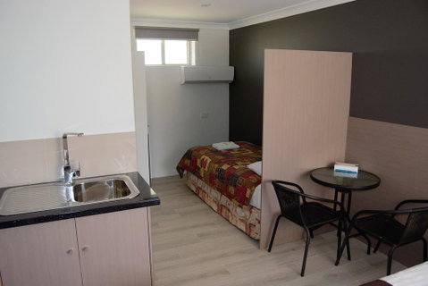 Civic Motor Inn - Surfers Paradise Gold Coast 1