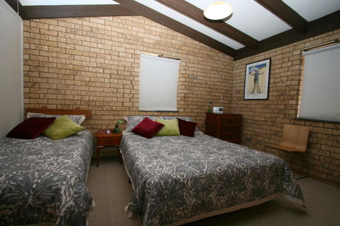 Clearview 2/8 Bogong Street - Surfers Paradise Gold Coast 1