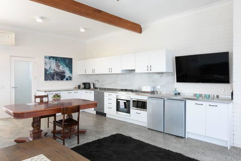 CLIFFSIDE: BONDI BEACH - Surfers Paradise Gold Coast 2