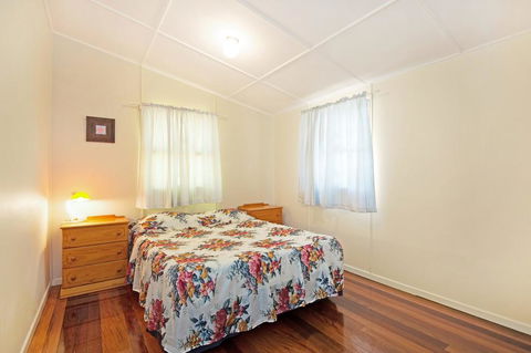 Close To Water, Restaurants And Clubs, Toorbul St, Bongaree - Surfers Paradise Gold Coast 3
