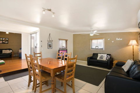 Close To Water, Restaurants And Clubs, Toorbul St, Bongaree - Surfers Paradise Gold Coast 0