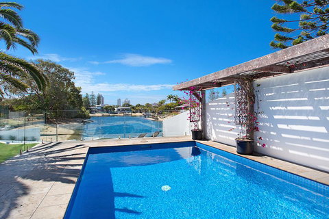 Coastal Elegance - Surfers Paradise Gold Coast 3