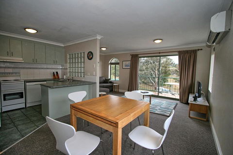 Cobb & Co 3/39 Cobbon Crescent - Surfers Paradise Gold Coast 3