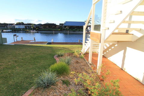 Cockatoo House - Surfers Paradise Gold Coast 1