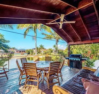 Coconut Grove Holiday House - Surfers Paradise Gold Coast