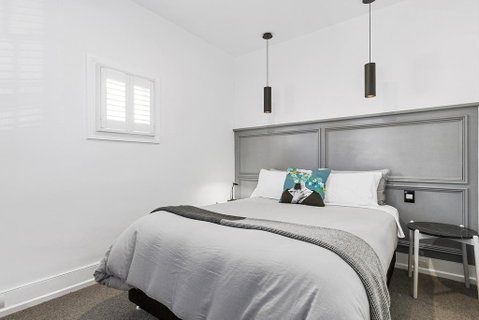 Colonial Hampdens - Surfers Paradise Gold Coast 0