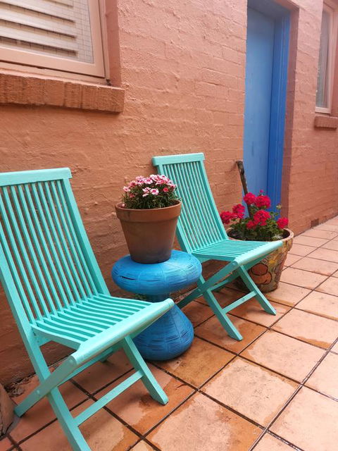 Colourful Creative Artist House Glen Waverley - Surfers Paradise Gold Coast 3