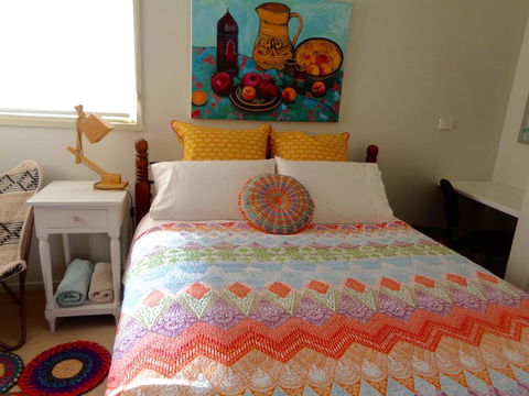 Colourful Creative Artist House Glen Waverley - Surfers Paradise Gold Coast 0