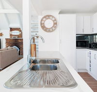 Combined Kingsley Beach House - Surfers Paradise Gold Coast