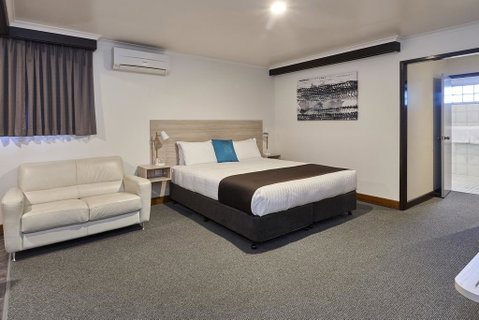 Comfort Hotel Olde Tudor - Surfers Paradise Gold Coast 3
