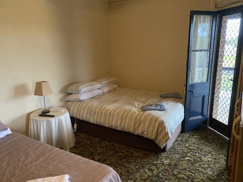 Commercial Hotel Curlewis - Surfers Paradise Gold Coast 2