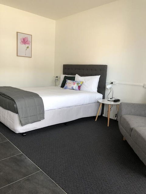 Commodore Motor Inn - Surfers Paradise Gold Coast 2