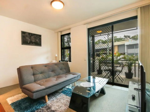 Contemporary 1 Bedroom Teneriffe Apartment With Pool And Gym - Surfers Paradise Gold Coast 1