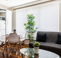 Contemporary Light Filled Boutique 2B Chapel St Apt  Parking - Surfers Paradise Gold Coast