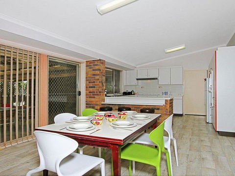 Corner Haven - Family Retreat With Outdoor Living - Surfers Paradise Gold Coast 2