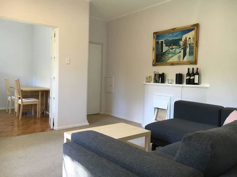Cosy 2BR Plus Parking In Nth Sydney - Surfers Paradise Gold Coast 1