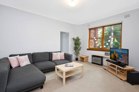 Cosy 2BR Plus Parking In Nth Sydney - Surfers Paradise Gold Coast 0