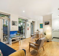 Cosy Modern Apartment With Leafy Courtyard - Surfers Paradise Gold Coast