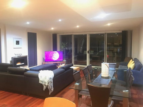 Cowes Beachfront Retreat - Surfers Paradise Gold Coast 2