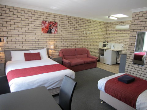 Cowra Crest Motel - Surfers Paradise Gold Coast 2