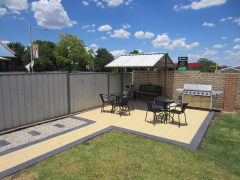 Cowra Crest Motel - Surfers Paradise Gold Coast 1