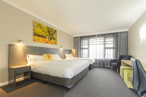 Cowra Services Club Motel - Surfers Paradise Gold Coast 2