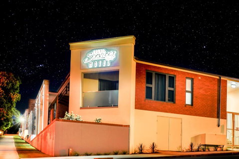 Cowra Services Club Motel - Surfers Paradise Gold Coast 1