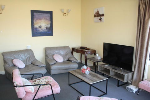 Cozy Beach Weekender - Surfers Paradise Gold Coast 2