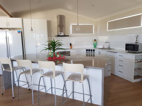 Cozzys Condo Luxury Beach House - Surfers Paradise Gold Coast 3