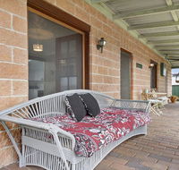Cudgee - quaint cottage with separate cabin - Surfers Paradise Gold Coast