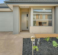 Daisy Villa - close to Mel Airport  Hume Highway -Comfort - Surfers Paradise Gold Coast