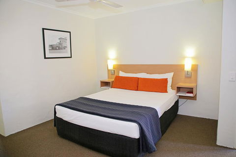 Darcy Arms Hotel Motel - Surfers Paradise Gold Coast 1