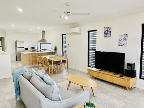 DAYDREAMING Airlie Beach, Water Views & Only 200m To Boardwalk. - Surfers Paradise Gold Coast 0