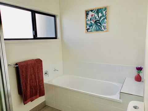 DAYDREAMING Airlie Beach, Water Views & Only 200m To Boardwalk. - Surfers Paradise Gold Coast 3