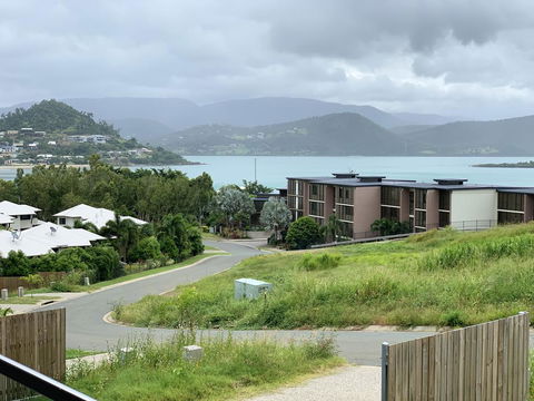DAYDREAMING Airlie Beach, Water Views & Only 200m To Boardwalk. - Surfers Paradise Gold Coast 2