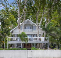 Decked Out By The Sea - Surfers Paradise Gold Coast