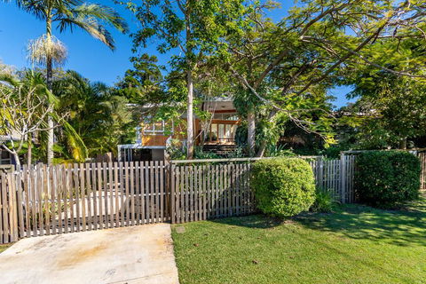 Decked Out For A Fantastic Holiday - (Whole House) Winnett St, Woorim - Surfers Paradise Gold Coast 2