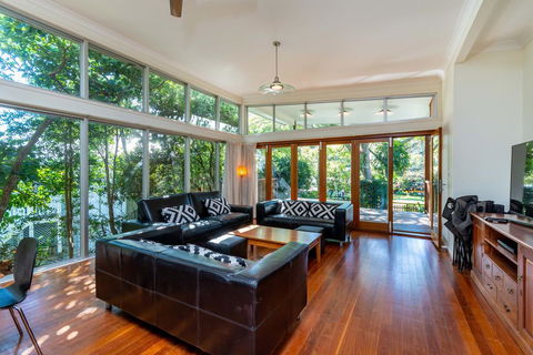 Decked Out For A Fantastic Holiday - Winnett St, Woorim (Upstairs Only) - Surfers Paradise Gold Coast 1